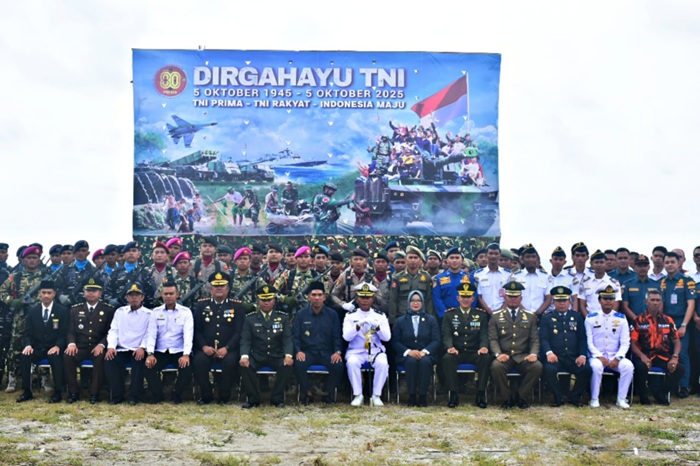 Foto : Foto bersama Muspida usai Upacara HUT TNI ke 80 (f-oni)