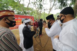 Kapolda dan Wakapolda Kepri hadiri langsung penyembelihan hewan qurban Polda Kepri, Jumat (31/7/2020). (Photo:hms)