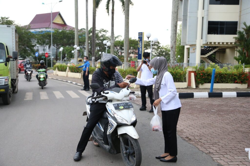 Badan Pengusahaan (BP) Batam ikut berbagi kebahagiaan kepada masyarakat pada Ramadan 1442 H. (foto: hms)