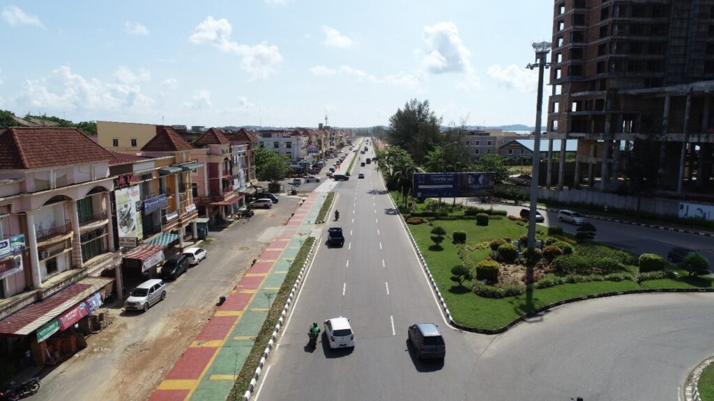 Pembangunan Jalan Bundaran Madani Menuju Ocarina Tingkatkan Konektivitas Aktivitas Perdagangan dan Pariwisata. (foto: hms)