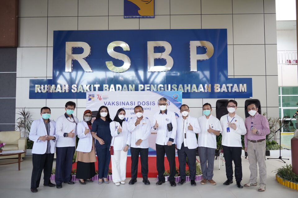 Vaksinasi Dosis Ketiga bagi Para Nakes RSBP Batam Dimulai. (hms)