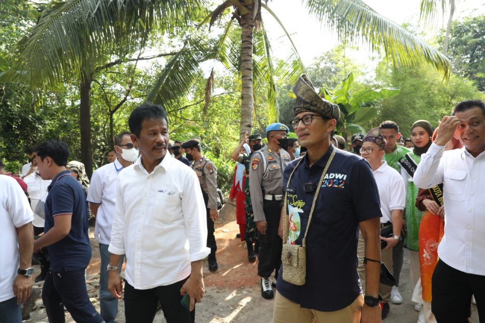 Bersama Menparekraf, Kepala BP Batam Kunjungi Desa Wisata Mangrove di Nongsa. (hms)