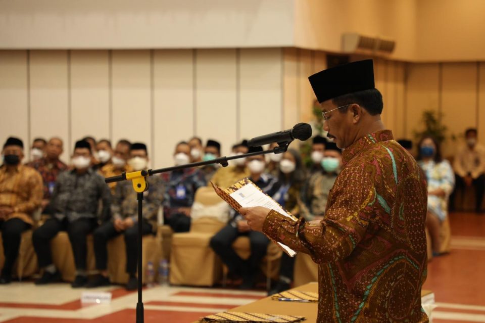 Kepala BP Batam, Muhammad Rudi, melantik 15 pejabat struktural Badan Usaha di Lingkungan Badan BP Batam, Selasa (28/6/2022), bertempat di Balairung Sari BP Batam, Batam Centre. (hms)