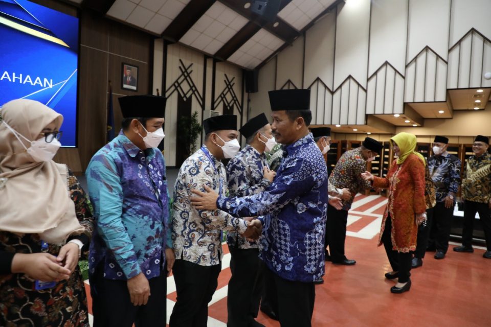 Kepala BP Batam Muhammad Rudi melantik 11 pejabat struktural tingkat II, III dan IV BP Batam di Balairungsari, Lt. 3, Gedung BP Batam, Selasa, (12/7/ 2022). (hms)