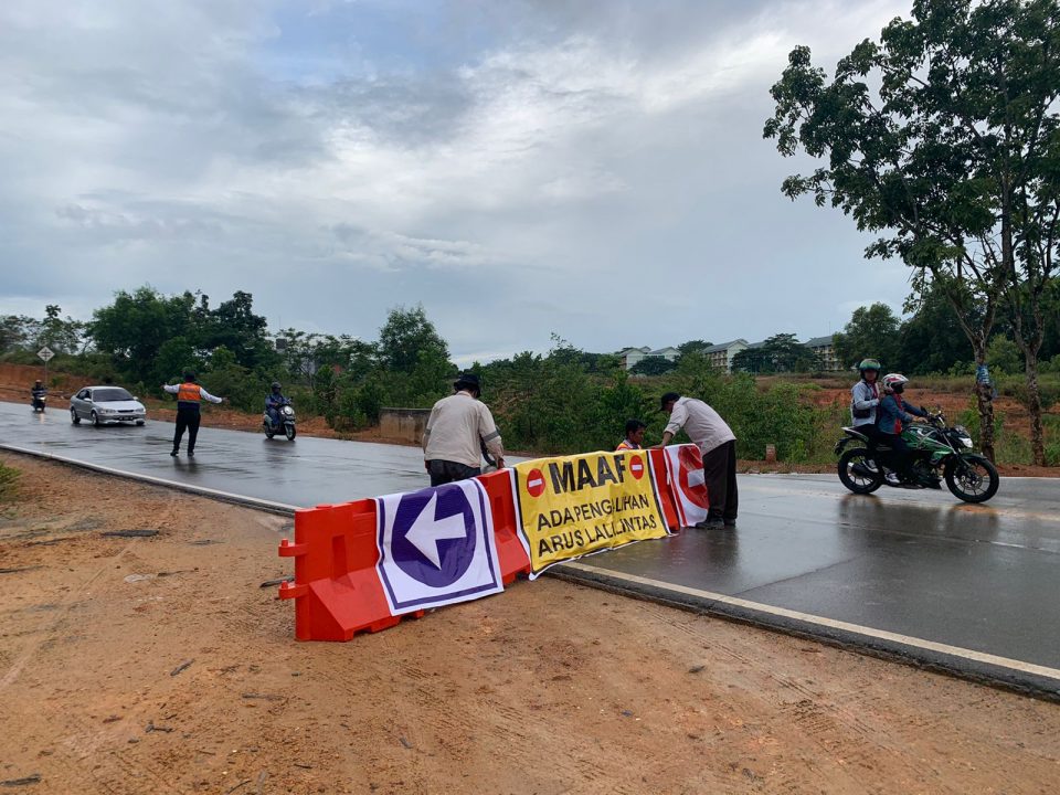 Hindari Lakalantas di Kawasan Industri, BP Batam Pasang Road Barriers di Jalan Hang Kesturi. (hms)