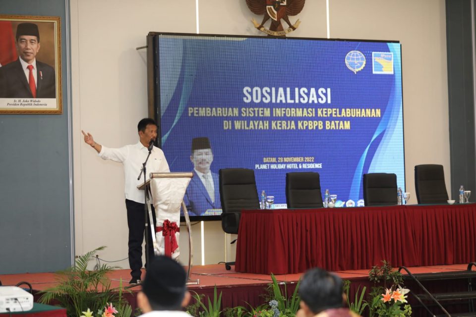 Kepala Badan Pengusahaan (BP) Batam Muhammad Rudi membuka sosialisasi Pembaruan Sistem Informasi Kepelabuhanan oleh Badan Usaha Pelabuhan di Hotel Planet Holiday, Nagoya, Senin (28/11/2022). (hms)