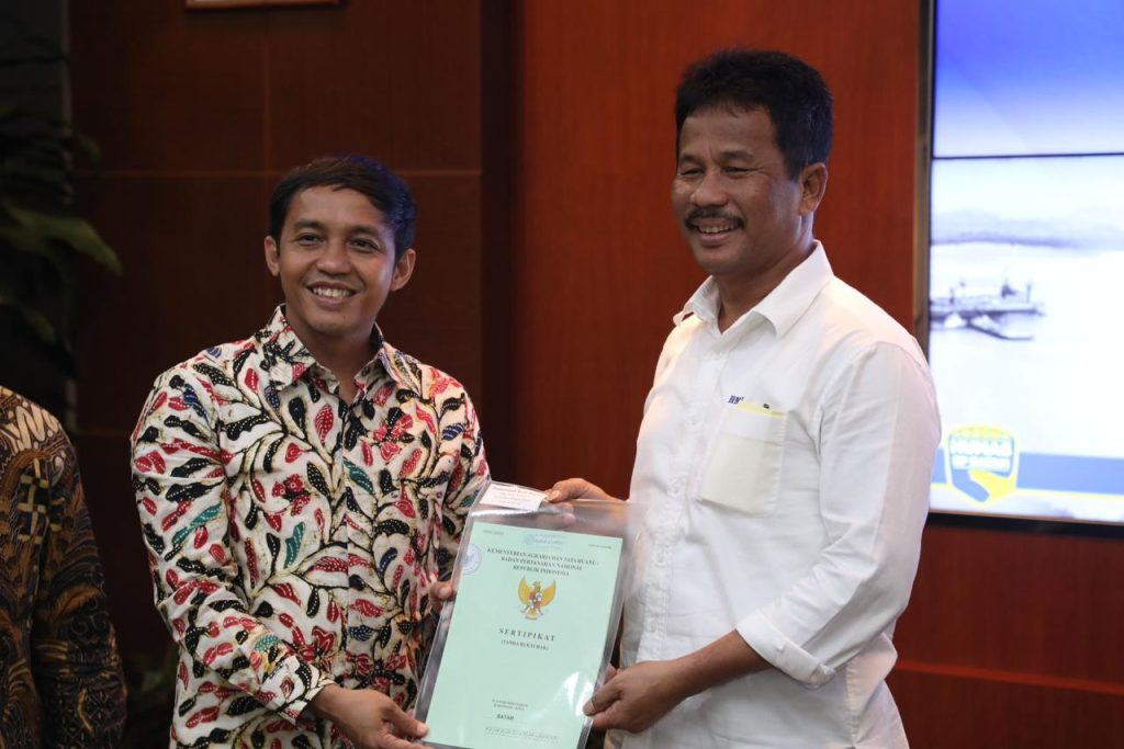 Terima Empat Sertifikat, BP Batam Pacu Pemanfaatan Lahan di Batam (Foto : hms)