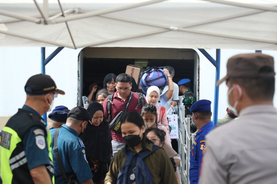 Arus Mudik Lebaran Melonjak, Ribuan Penumpang Padati Pelabuhan di Batam (Foto : hms)