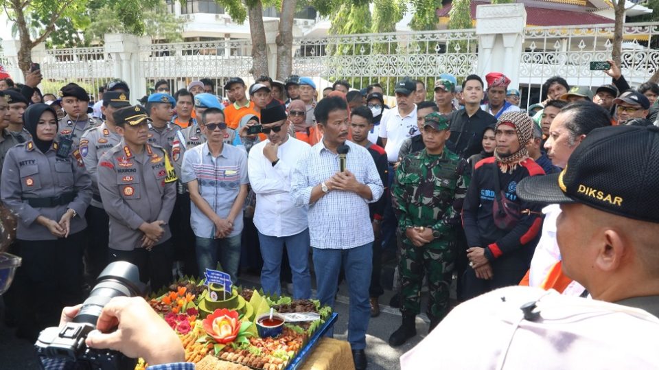 Kepala BP Batam, Muhammad Rudi temui ribuan buruh pada peringatan Hari Buruh Internasional atau May Day kemarin, Senin (1/5/2023). (hms)