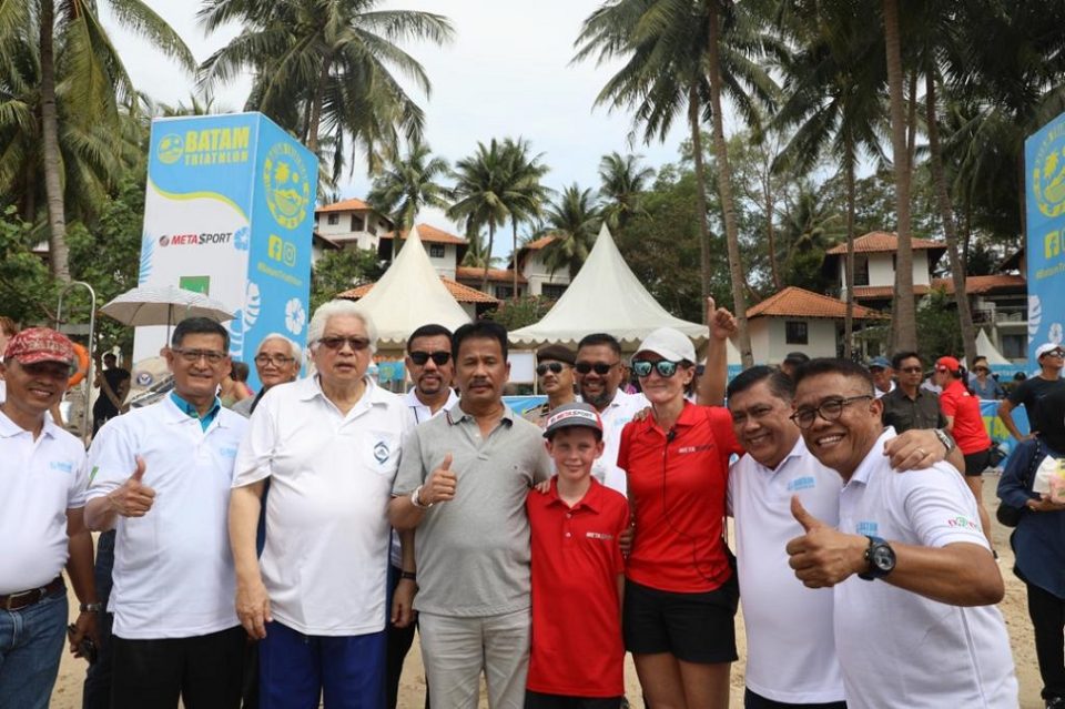 Kepala BP Batam, Muhammad Rudi, bersama CEO Citramas Group, Kris Taenar Wiluan, saat menghadiri event Batam Triathlon 2023 di Nongsa Point Marina (foto : hms)