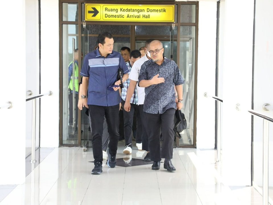 Komisi VI DPR RI dalam kunjungan kerjanya ke Kota Batam, melakukan peninjauan fasilitas, layanan dan rencana pembangunan Bandara Internasional Hang Nadim (Foto : hms)