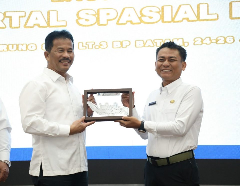 Peluncuran tersebut dilakukan langsung oleh Kepala BP Batam, Muhammad Rudi bersama Kepala Badan Informasi Geospasial, Muh Aris Marfai (Foto : hms)