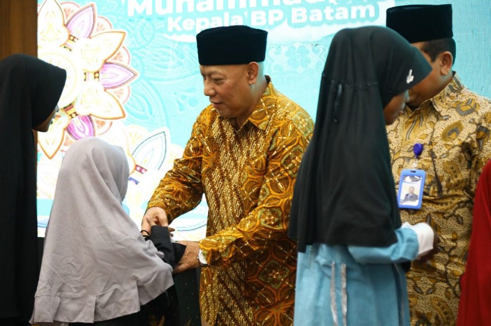 Acara peluncuran tabungan qurban ini juga menjadi momen berbagi dengan memberikan santunan kepada 70 anak yatim/dhuafa (foto : hms)