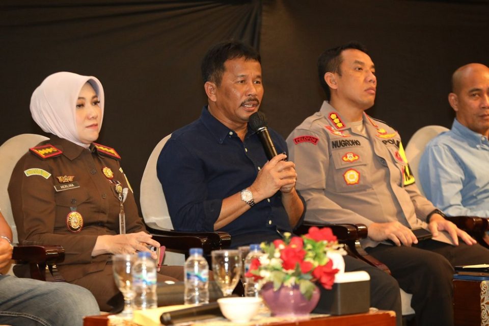 Kepala BP Batam, Muhammad Rudi berdialog dengan masyarakat Rempang, Harmoni One Hotel, Batam Center, Rabu (6/9/2023). (hms)