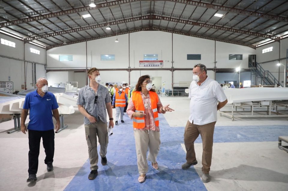 Kepala Biro Humas, Promosi dan Protokol Ariastuty Sirait sata berkunjung ke salah satu PMA asal Australia yang bersiap melakukan perluasan usaha dengan membangun 1 building lagi di Batam (foto : hms)