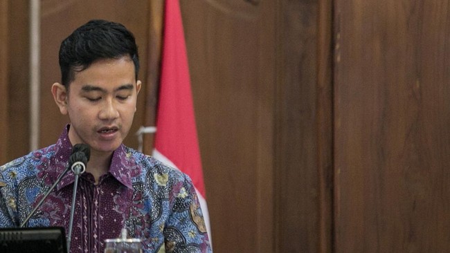 Pemkot Solo menyatakan Gibran Rakabuming tak perlu mundur dari wali kota jika menjadi cawapres di Pilpres 2024 (ANTARA FOTO/MOHAMMAD AYUDHA)