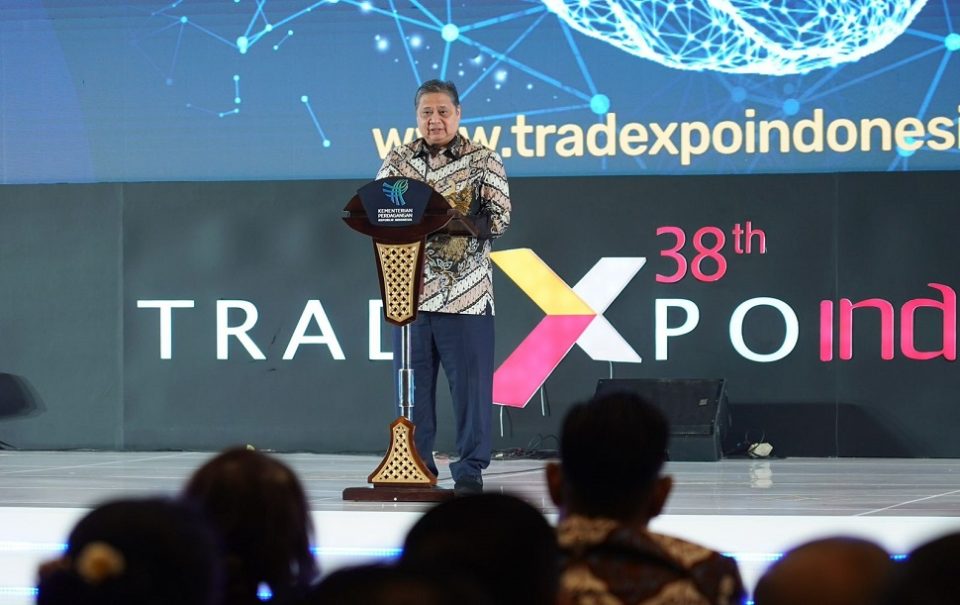 Pameran dibuka oleh Menteri Koordinator Bidang Perekonomian Airlangga Hartarto, mewakili Presiden Jokowi (foto : hms)