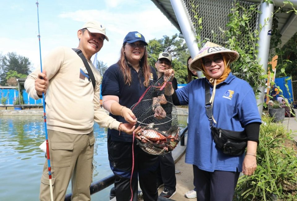 Badan Pengusahaan Batam menggelar Senam Bersama dan Lomba Mancing Mania di Kebun Edukasi Taman Rusa Sekupang (Foto : hms)