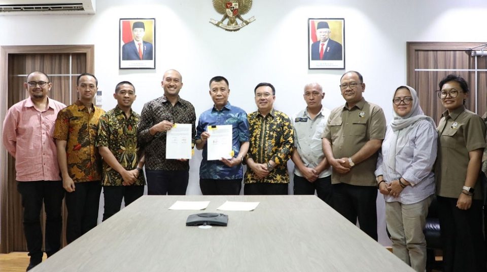 Perjanjian Kerjasama infrastruktur genangan waduk untuk proyek Pembangkit Listrik Tenaga Surya (Foto : hms)