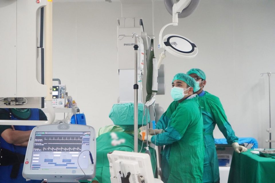 Pemasangan Implantable Cardioverter Defibrillator di RSBP (foto : hms)