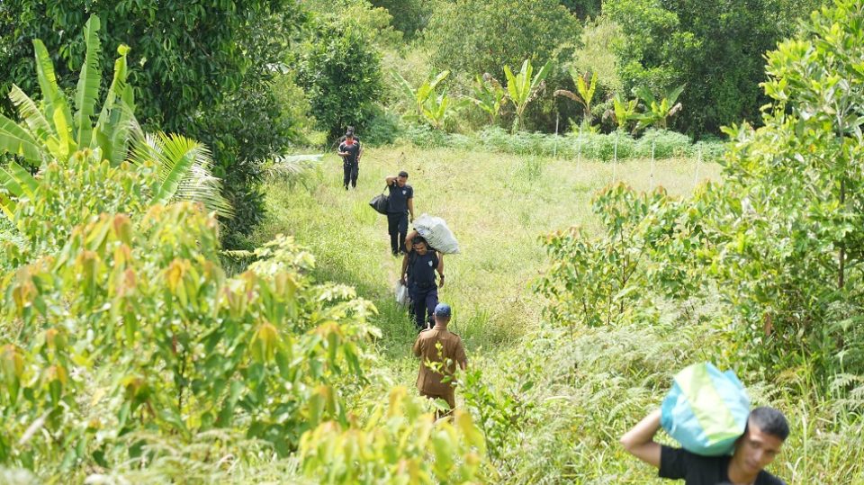 Pergeseran Terhadap delapan Kepala Keluarga Rempang Eco-City (foto : hms)