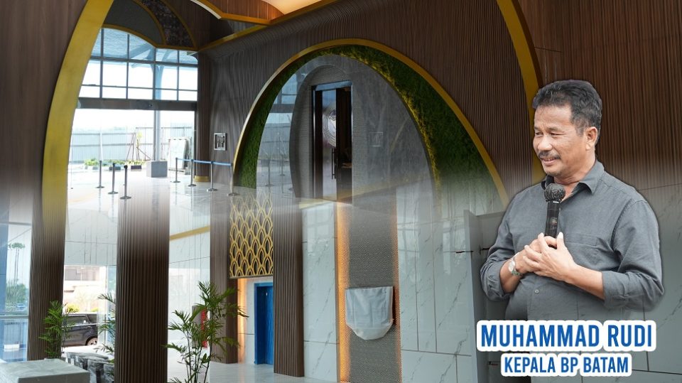 Kepala BP Batam Muhammad Rudi meninjau progres proyek penting (foto : hms)