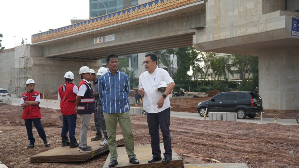 Muhammad Rudi Meninjau pembangunan akhir Proyek Flyover Sei Ladi (foto : hms)