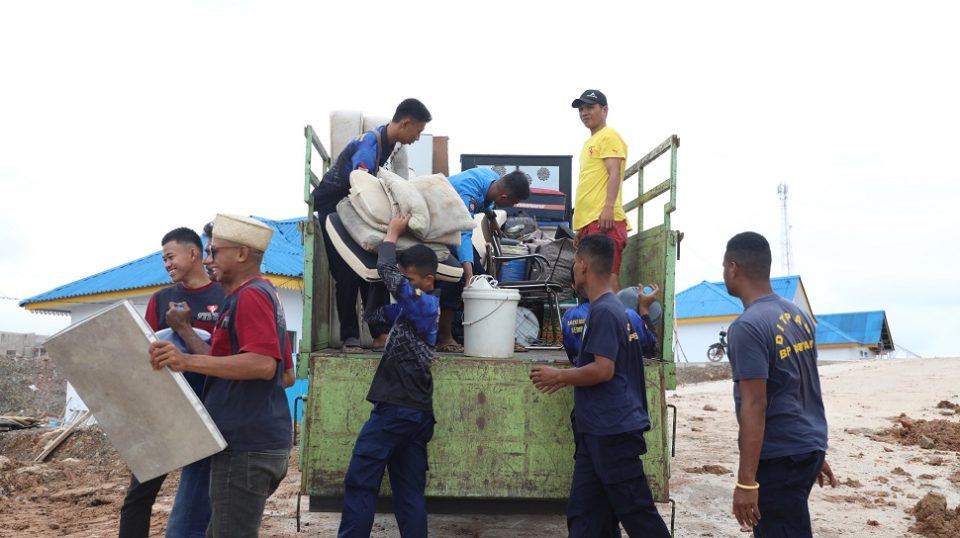 BP Batam kembali memfasilitasi pergeseran terhadap warga Rempang Eco-City dari hunian sementara ke rumah baru (foto : hms)