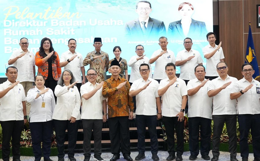 Amsakar Achmad resmi melantik Kolonel Laut (K) dr. Tanto Budiharto sebagai Direktur Rumah Sakit Badan Pengusahaan (Foto : hms)