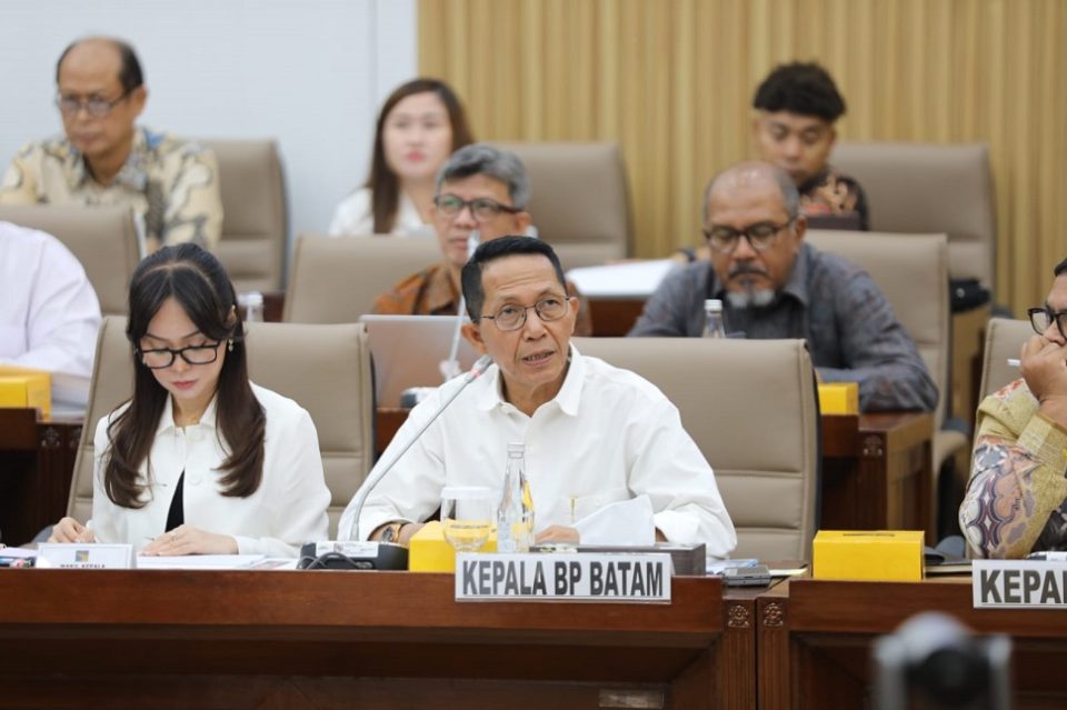 Hadiri Rapat dengan Komisi VI DPR RI di Gedung Nusantara I (foto : hms)