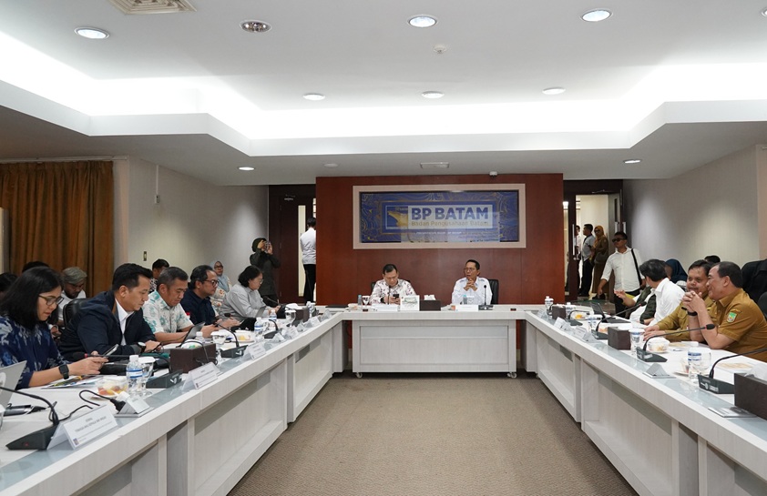 BP Batam bersama Kementerian Koordinator Bidang Perekonomian dan Kementerian Energi dan Sumber Daya Mineral (foto : hms)