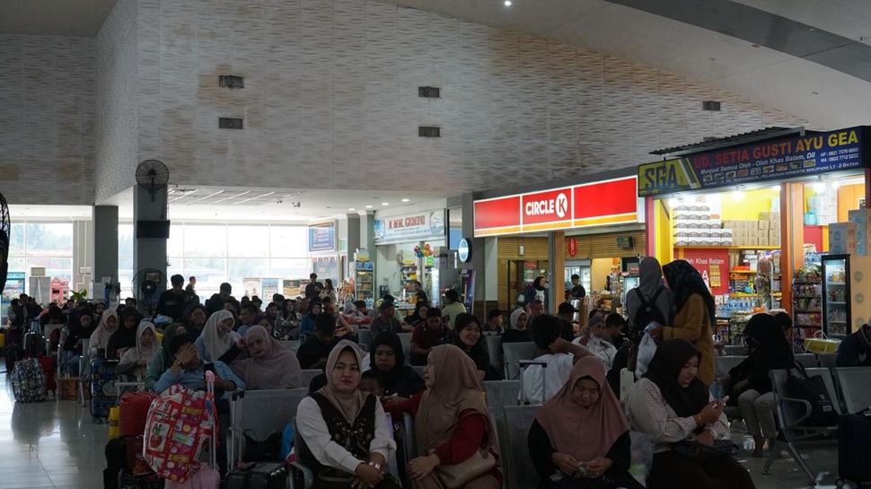 Penumpang Kapal Pelabuhan Batam (foto : hms)