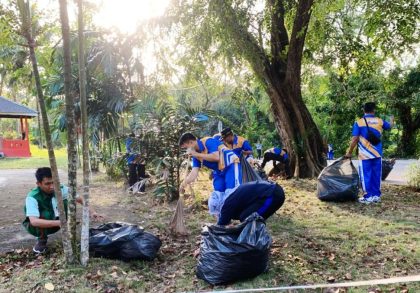 Kegiatan Gotong Royong Rumah Sakit BP Batam (foto : hms)