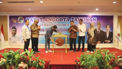 Kepala BP Batam Amsakar Achmad Buka Rapat Anggota Tahunan Koperasi Karyawan (foto : hms)