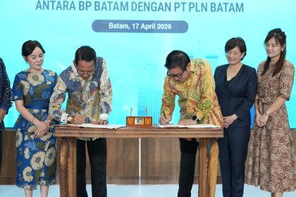 Penandatanganan perjanjian kerja sama strategis bersama PT. PLN Batam dan PT Digitalland Service One (foto : hms)