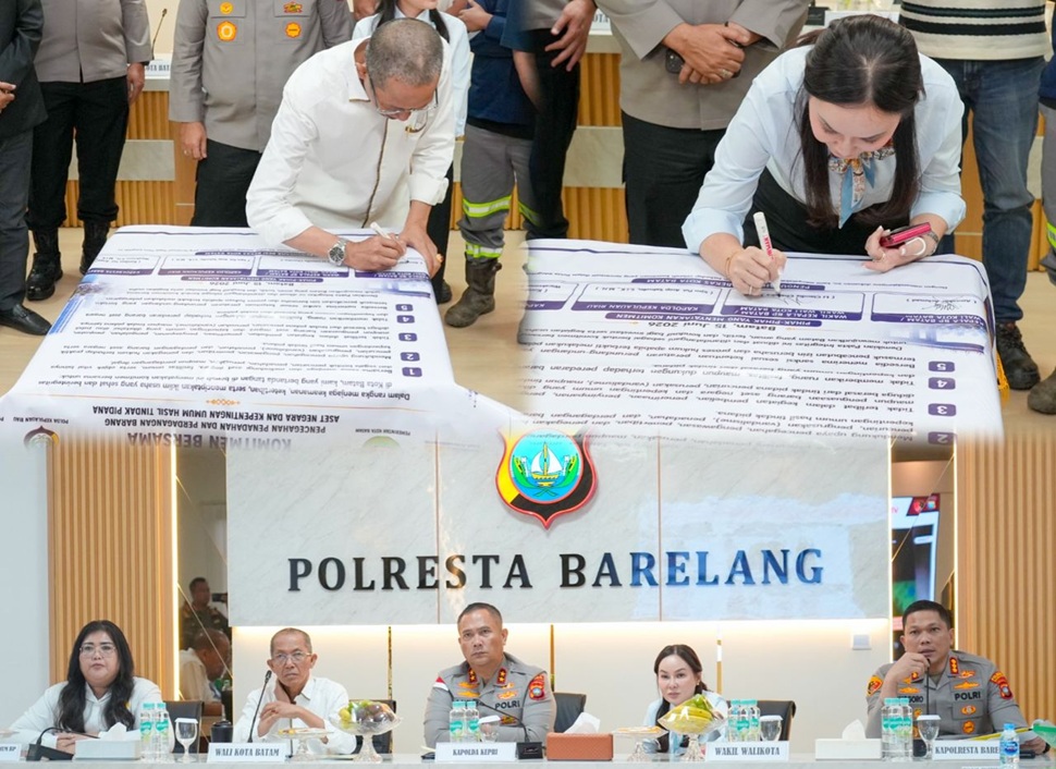 Penandatanganan Pakta Integritas Pencegahan Penadahan dan Perdagangan Barang Hasil Tindak Pidana (foto : hms)