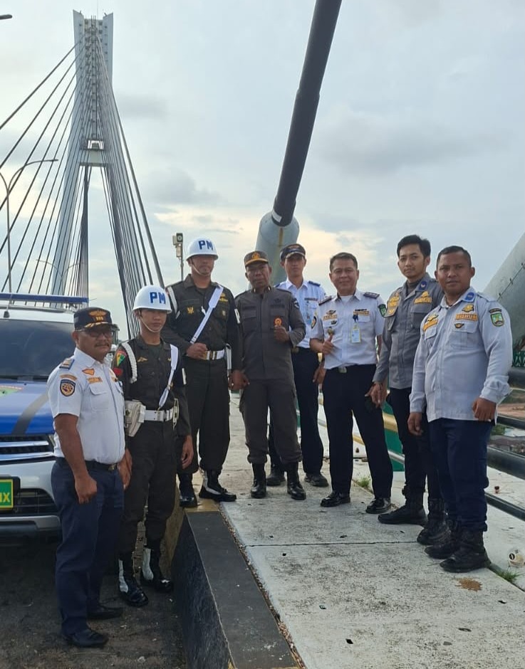 Patroli gabungan bersama Dinas Perhubungan, Polisi Militer, serta Patroli dan Pengawalan, Satuan Lalu Lintas Polresta Barelang (foto : hms)