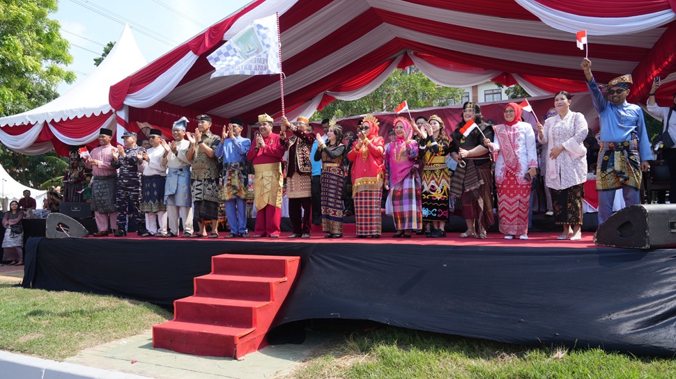 Pawai Pembangunan yang digelar di Kota Batam (foto : hms)