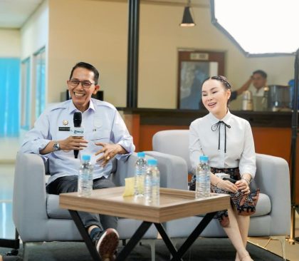 Kepala BP Batam, Amsakar Achmad dan Wakil Kepala BP Batam, Li Claudia (foto : hms)