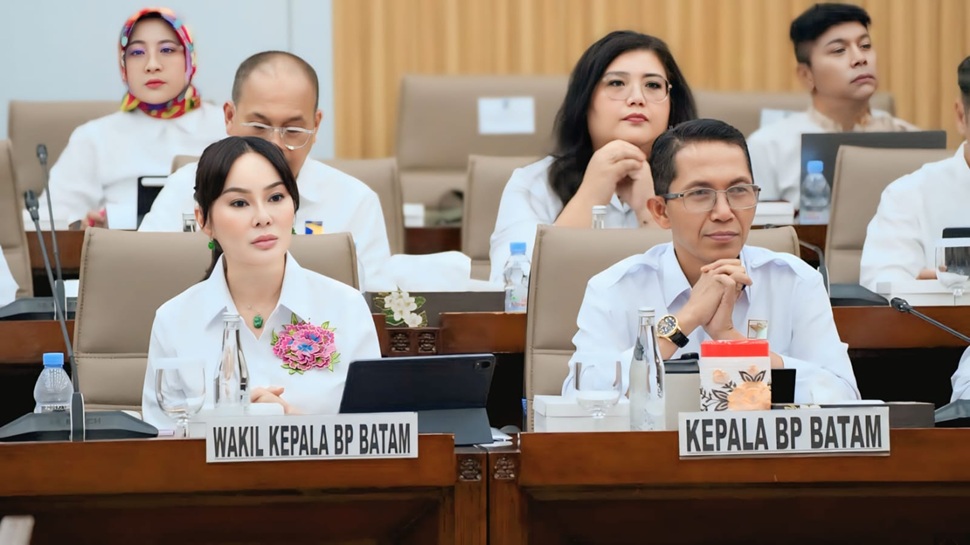 Kepala BP Batam, Amsakar Achmad, didampingi Wakil Kepala BP Batam, Li Claudia Chandra (foto : hms)