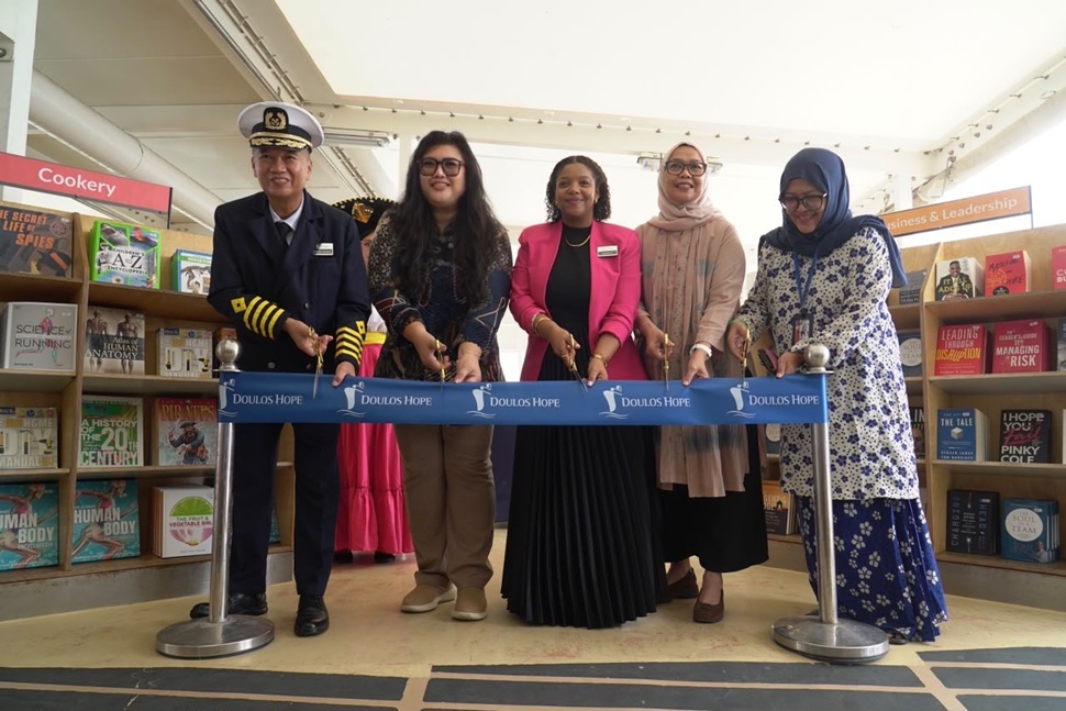 Peresmian dan Pembukaan kapal buku terapung Doulos Hope di Pelabuhan Bintang 99 Batam (foto : hms)