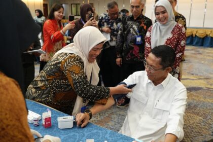 BP Batam menggelar donor darah dan pemeriksaan gula darah secara serempak (foto : hms)